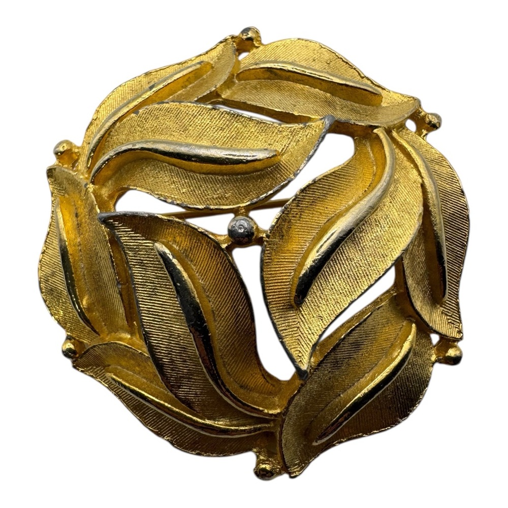 Vintage Gold-Tone Leaf Wreath Brooch – 1.75” – 24g‎